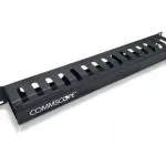 CommScope CCM-1901 Organizador de cable horizontal simple 40X75mm para 1 unidad de rack 19" bastidor estándar, color Negro con logo de la marca CommScope. Ideal para alojar sistemas informáticos y redes de telecomunicaciones.