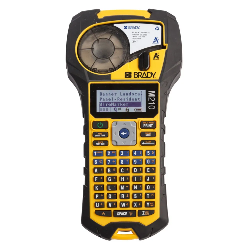 M210 Brady Etiquetadora de mano Qwerty incluye un cassete de suministro cree etiquetas rápidas, confiables y de tamaño predeterminado con más opciones de materiales. Simplemente coloque un cartucho, escriba e imprima.